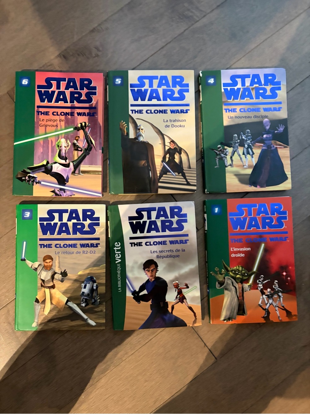 Livres collection en français bibliothèque verte enfant Star Wars The Clone War